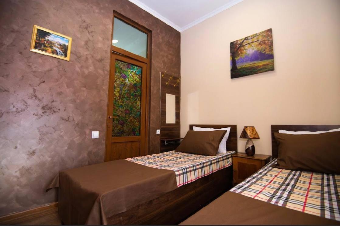 U Ashota Hotel Ереван Екстериор снимка
