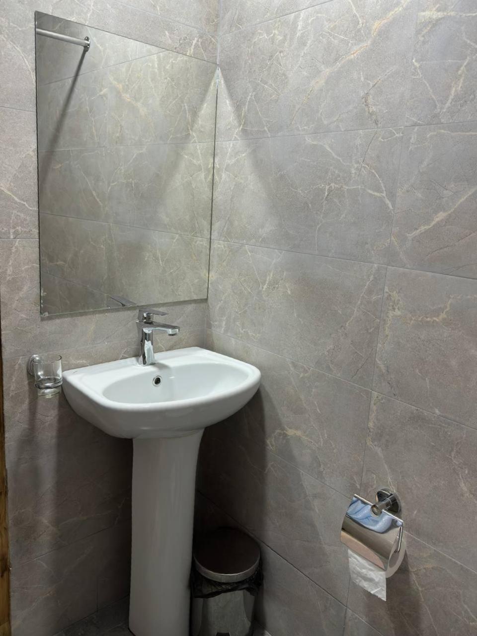 U Ashota Hotel Ереван Екстериор снимка